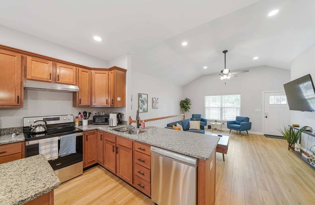 Charming 4-BR Retreat in the Heart of Clarksville!