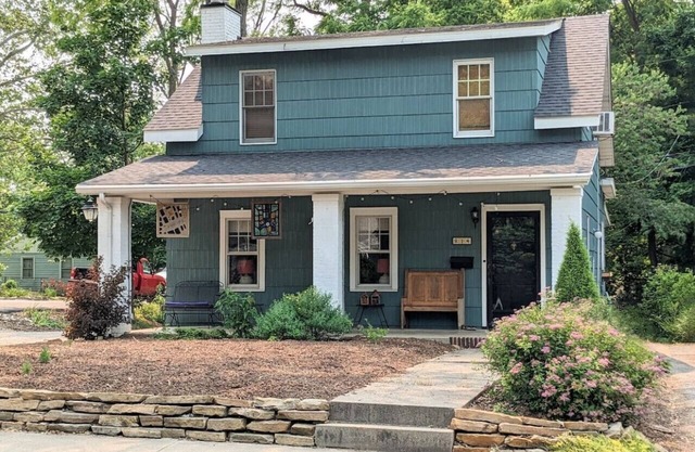 Charming 4 BR W/ Hot Tub +3 Kings Walk to Downtown