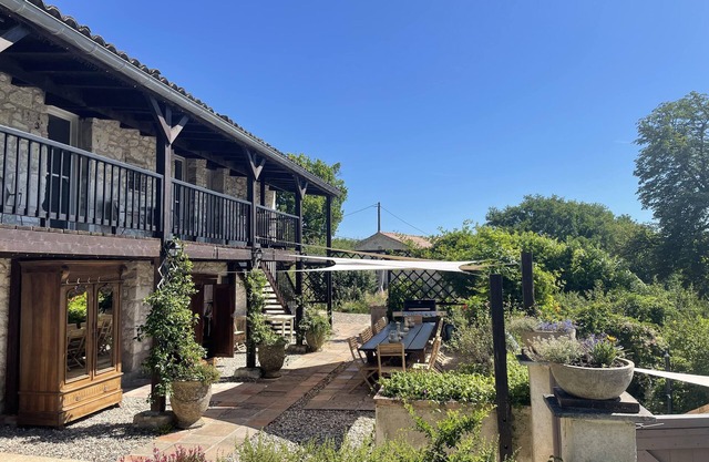 Gîte de charme 4* privatisé Piscine&jacuzzi 11 chambres/10 salle de bains