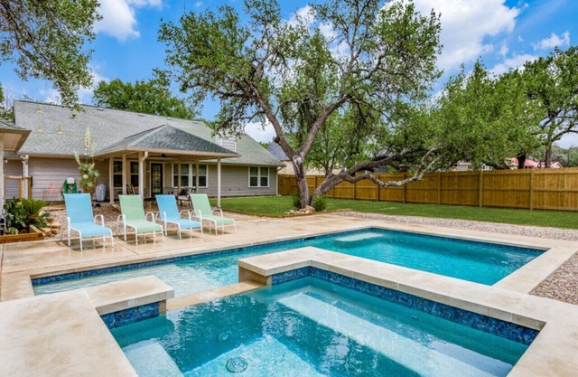 Charming 4BDRM Home / Pool & Hot Tub / Near Wineries!