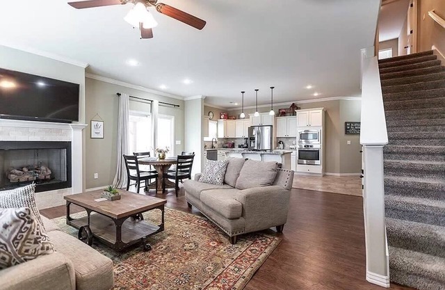 Charming 4BR Haven: Close to University & Downtown