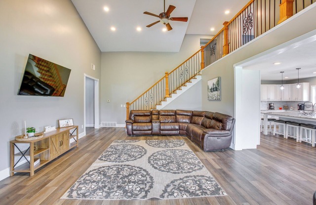Charming 5-bedroom Cadillac Retreat W/ Private Hot Tub Shared Basketball Court