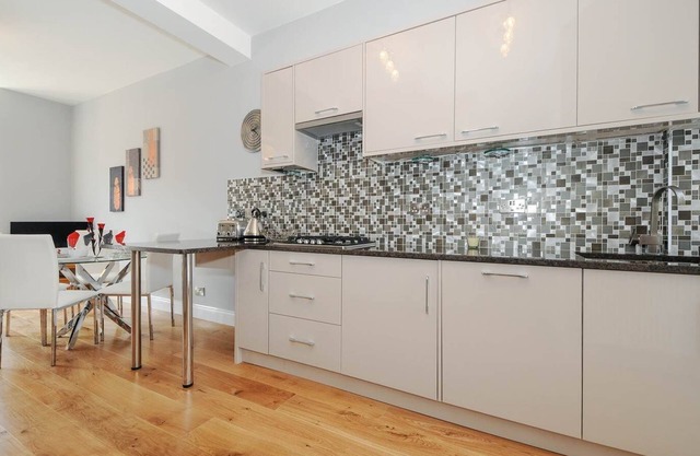 Charming 5 star 3 Bed London Flat, Garden, Parking
