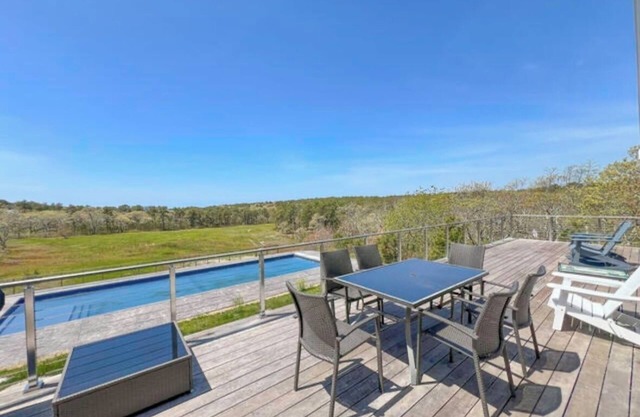 Charming 6 bdr house-Chappaquiddick near Edgartown, beaches, 20x60pool,amenities