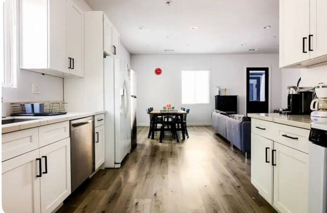 Charming 6-bedroom house with AC and WiFi in nice Los Angeles