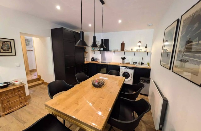 Charming 6-person apartment with sunny terrace at the foot of the slopes
