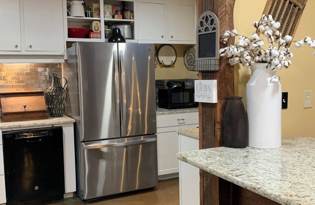 Charming and beautiful 4-bedroom house with AC and WiFi in fabulous Jackson