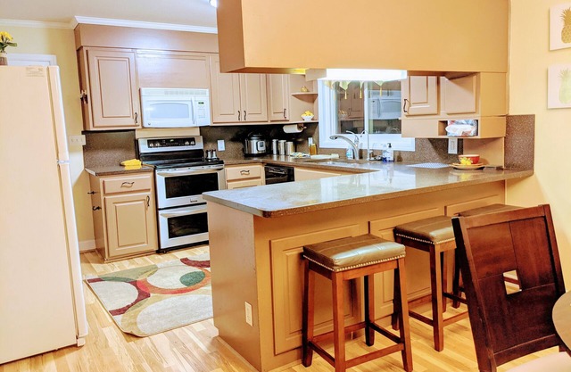 ***Charming and Cozy 1-Bedroom in Residential Home***