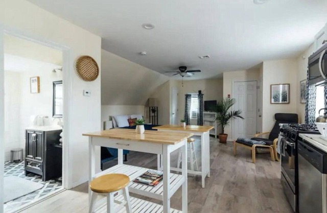 Charming and peaceful studio apartment in Ewing Township with WiFi, AC