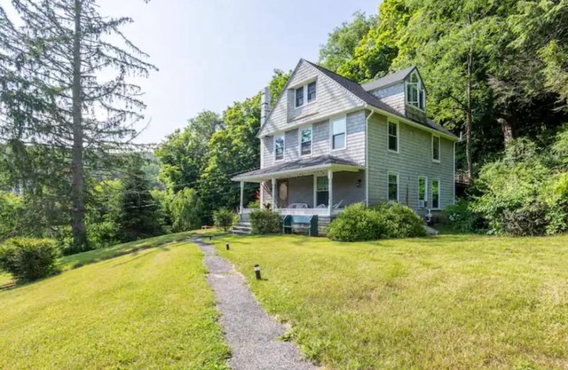 Charming and Relaxing 4br Farmhouse - Ski + Hiking