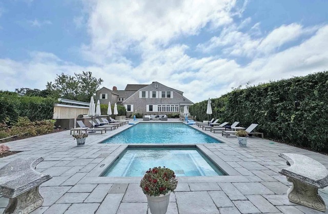 Charming and Serene Waterfront 2-bedroom Cottage in Quogue