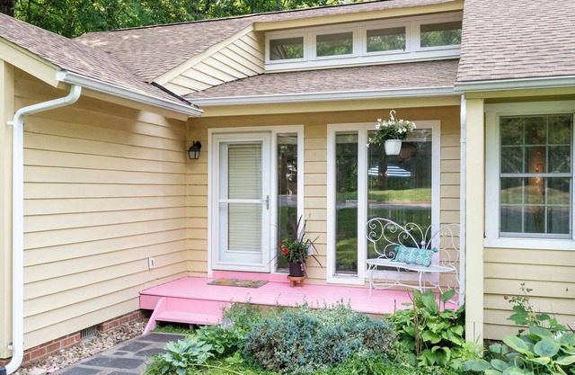 Charming and Spacious Cottage in a Quiet Neighborhood