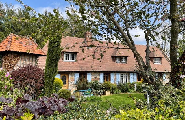 Maison de charme en pleine nature et à proximité des plages.