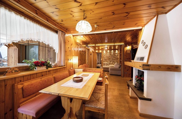 Charmant appartement "Majon d'Aisciuda Marmolada" avec vue sur les montagnes