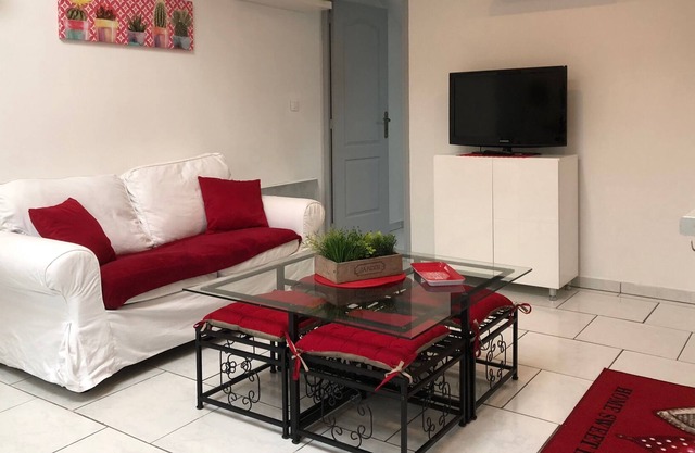 CHARMANT APPARTEMENT PROCHES TOUS COMMERCES