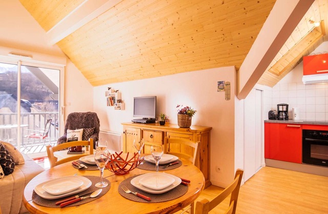 Charming Apartment in Vielle-Aure for 6 - Balcony, Free Shuttle, Close to Village and Ski Lift