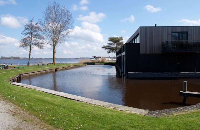 Appartement de charme avec jetée à Langweer