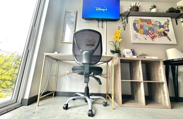 Charming apartment in superb Seattle with WiFi, AC