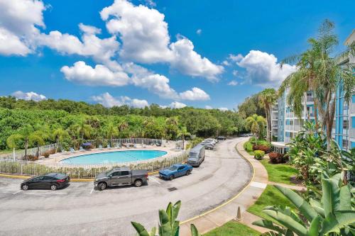 Charming Apartment with Balcony & Pool Views