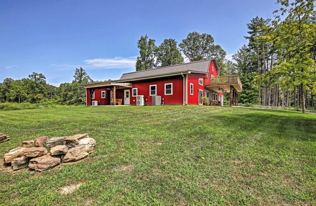 NEW! Charming Apartment w/ Great Outdoor Space!