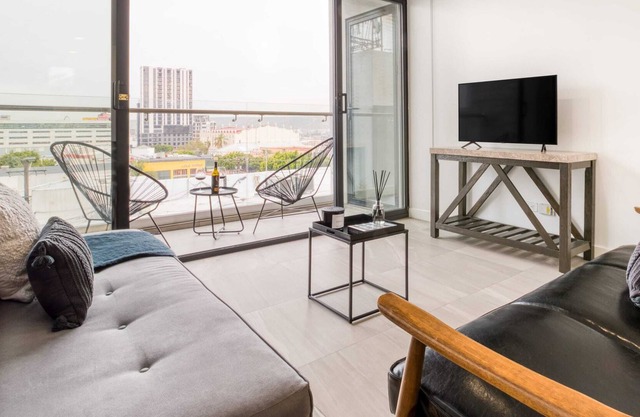 Charming Apt w/Balcony|Gym+Lounge+Business Center