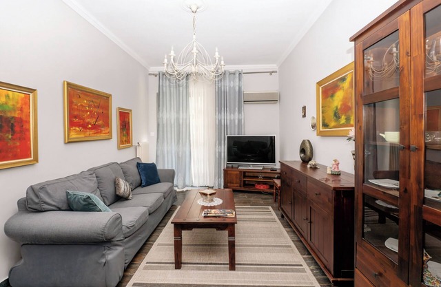 Charming & Authentic Gem - Walk to Port & Shops! Spacious with two balconies.