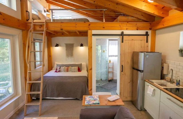 Charming B&B with WiFi, AC in serene Crescent City