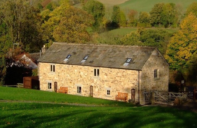 Charming Barn in Hope Valley - The Heart of the Peak District. Sleeps 7