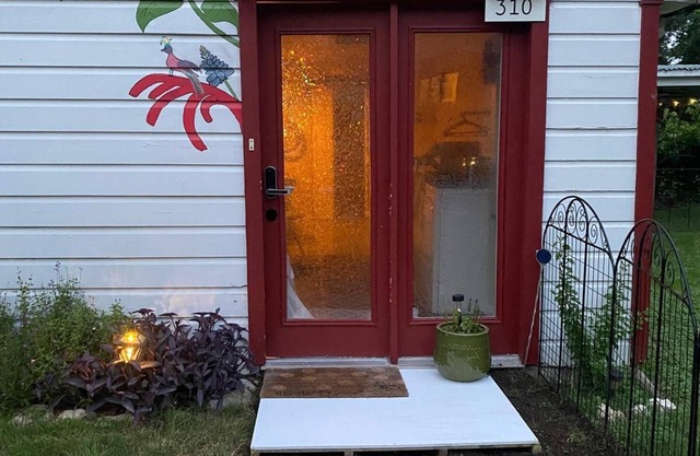 Charming barn with 2 bedroom and WiFi, close to Courthouse Square.