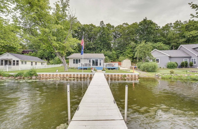 Charming Battle Creek Cottage w/ Dock!