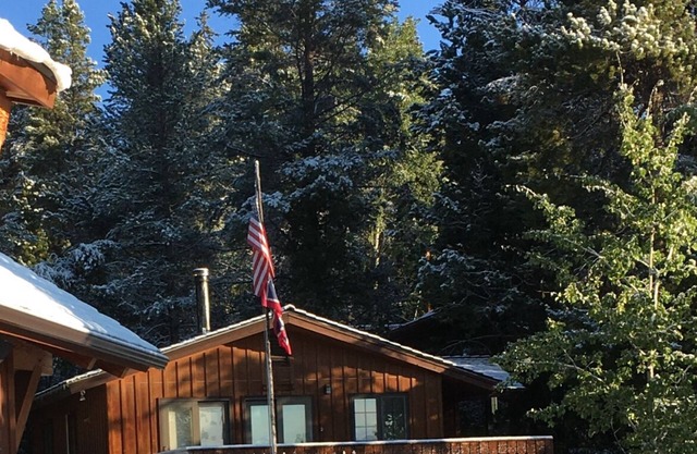 Charming Bavarian-inspired 2-bedroom cabin in Wilson