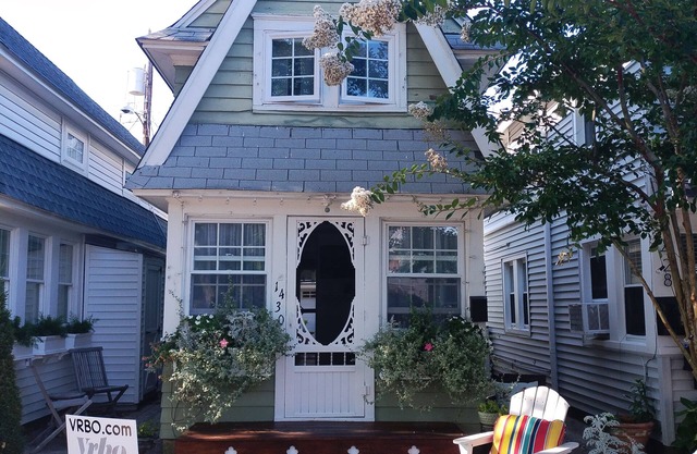 Ocean City, NJ Cottage in Iconic Dollhouse Row