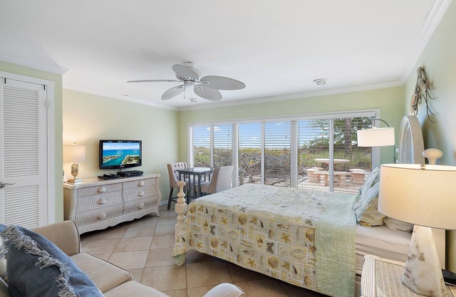 Charming Beach Front Studio Steps to the Sand and Gulf