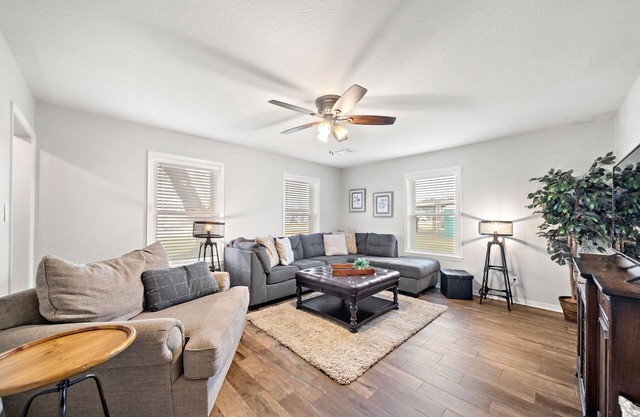 Beachside Bliss Retreat - Walk to Sylvan Beach!