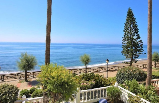 Charming beachfront apartment with air-con, Beachfront and short drive to town and port