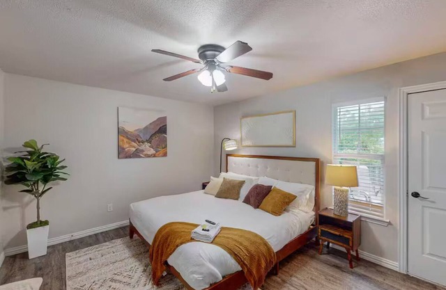 Charming BOHO 2-bedroom apartment walkable to AT&T stadium,global life Arlington