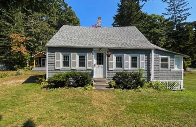 Maison acceptant les chiens avec véranda et grande pelouse - près du centre-ville de Boothbay Harbor!
