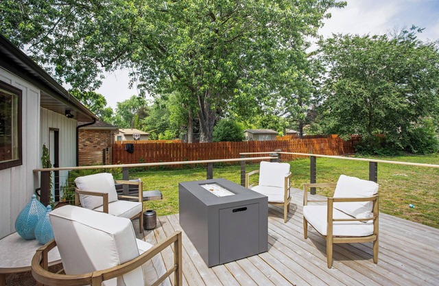 Charming & Bright Crystal Home w/Fire Table!
