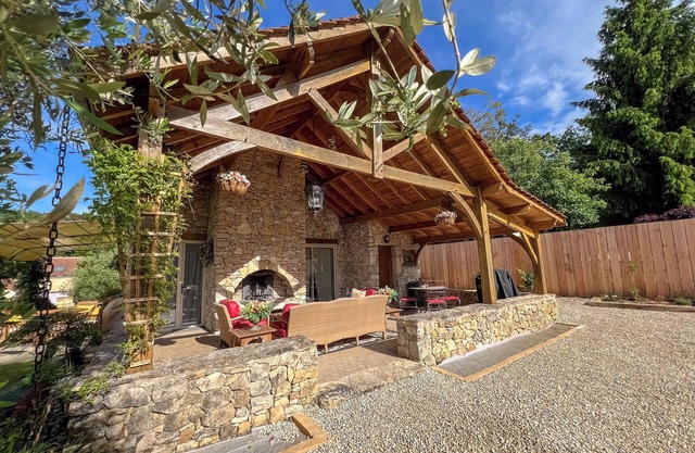 Charming Bungalow with stunning views of the Dordogne River in the Perigord Noir