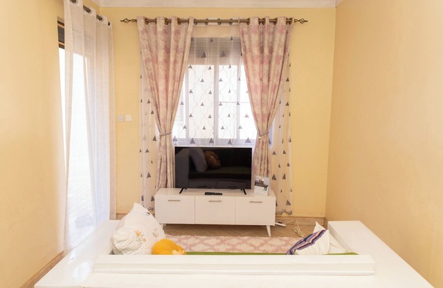 Charming bungalow with WiFi in Kampala