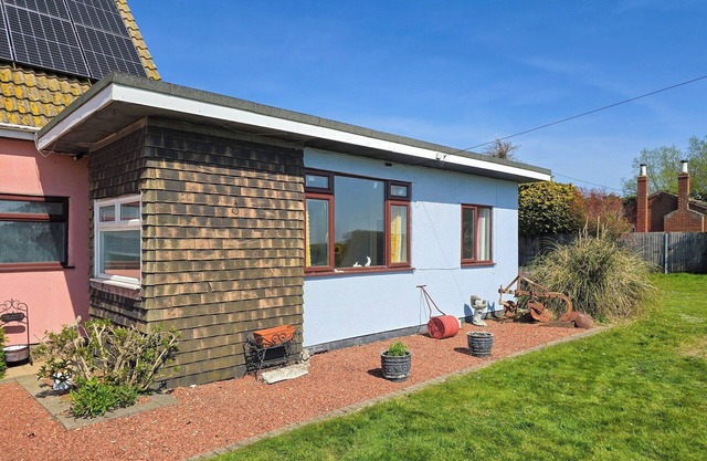 Charming bunglalow close to the beach.