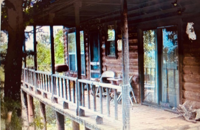 Charming cabin in the Heart of the Choctaw Nation with spectacular view.