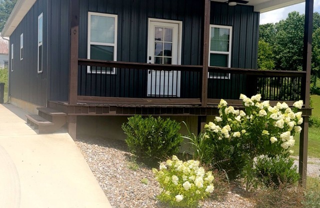 Charming Cabin located within miles of Dale Hollow Lake State Park