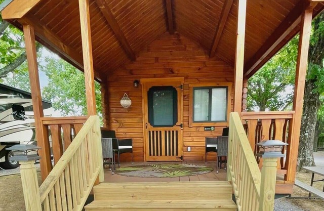 Charming Cabin near Ark Encounter with Loft