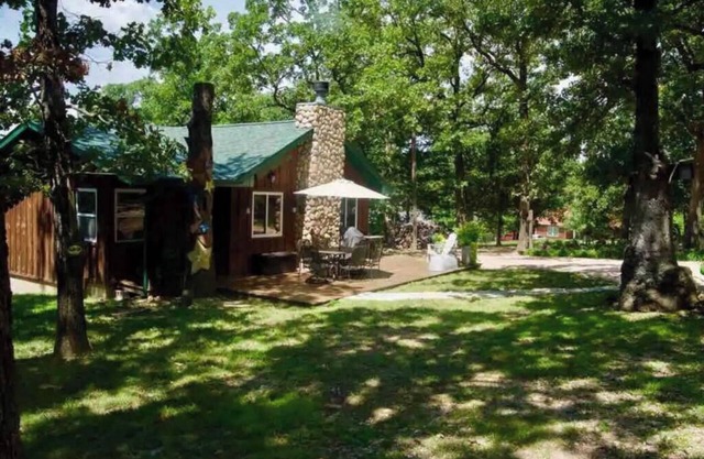 Charming cabin!Perfect lake getaway for your family or fishing trip.