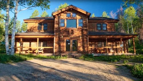 Charming Cabin Rental near Hot Springs in Howelsen Hill Ski Area, Colorado