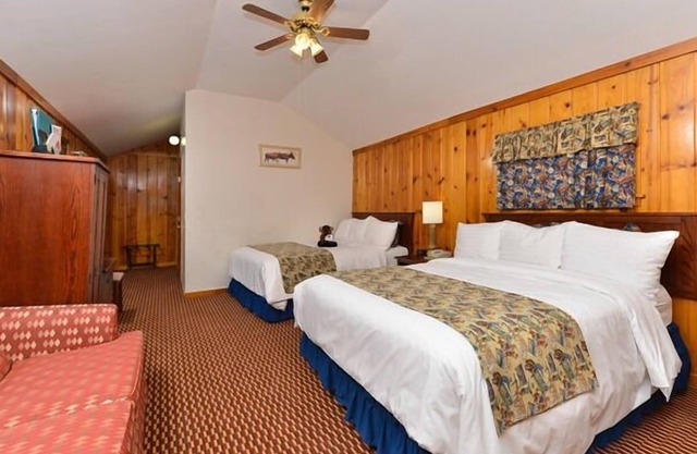 Charming Cabin Setting! 4 Family-Friendly Units, On-site Pool and Restaurant!