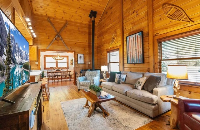 Charming Cabin with Seasonal Views