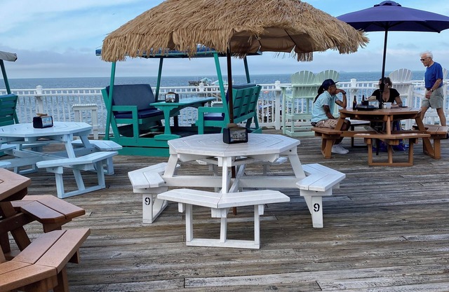 Charming Captain’s Cottage just steps from Willoughby Beach