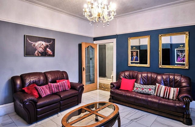 Charmante maison à Cardiff avec parking privé et équipements modernes